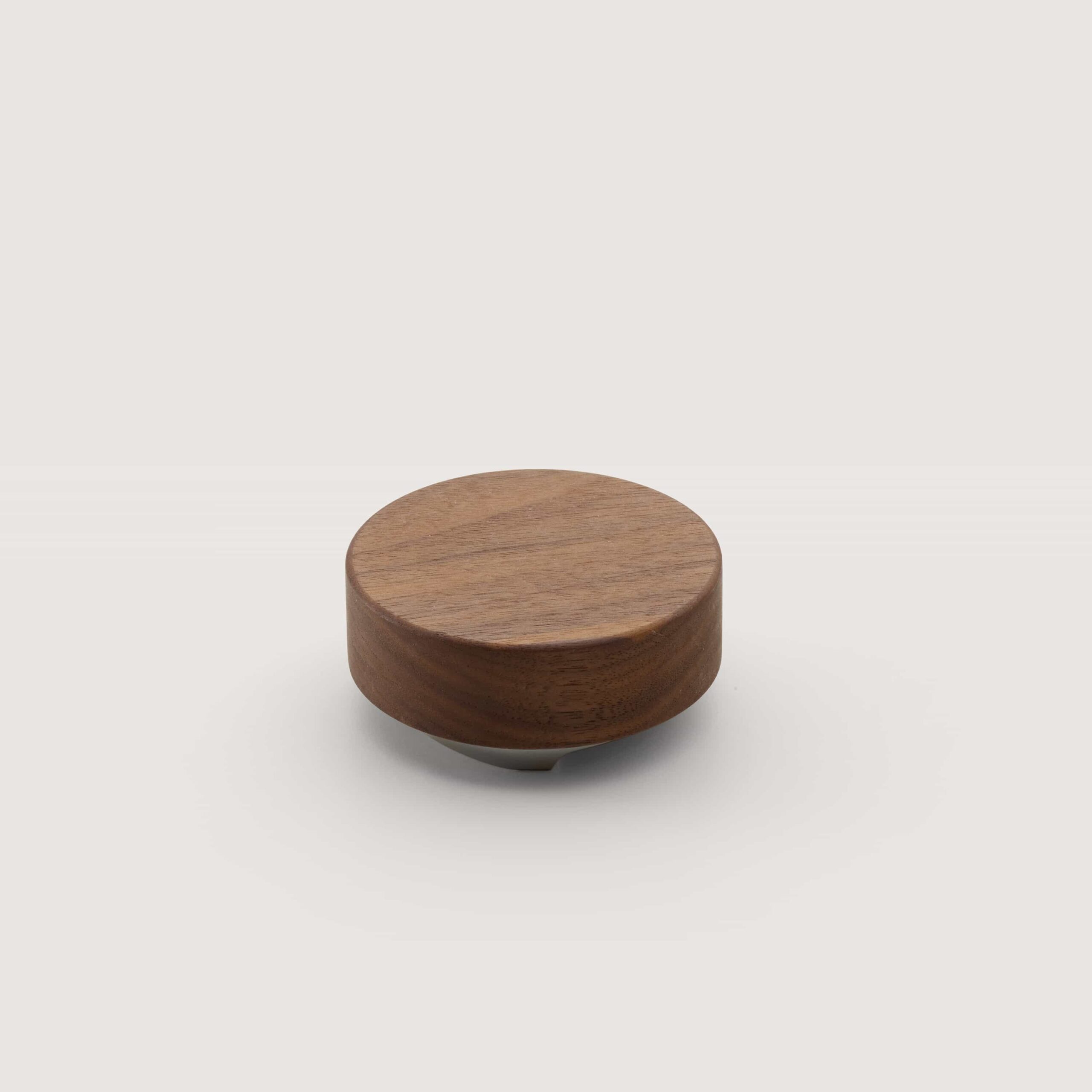 Leveler walnut